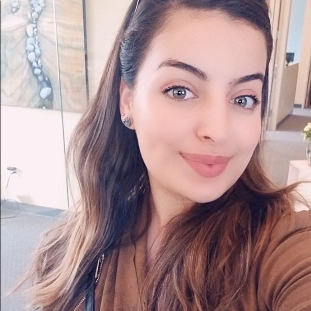 Meet your Posher, Valeria